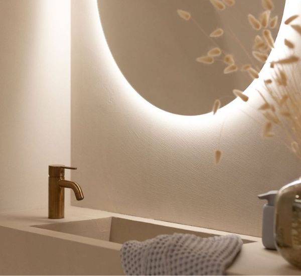 Mikrosementtipaketti Basebeton märkätilaan – saumaton pinta eri väreissä