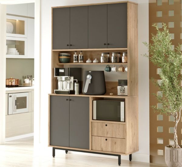 Aamiaiskaappi mökkikeittiössä