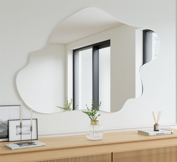 Suomen Lasitehdas Saari peili olohuoneessa