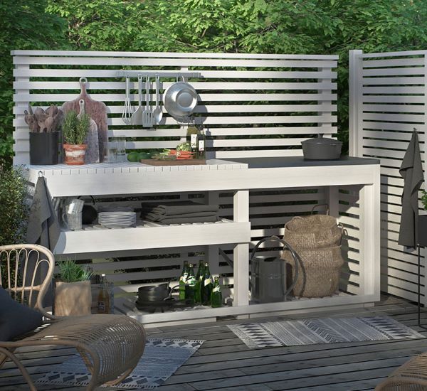 Jabo Horizont ulkokeittiö hyllyillä