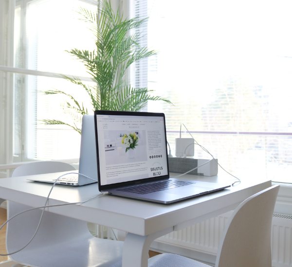 Schneider Electric pistorasiayksikkö kotitoimistossa