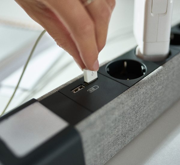 Schneider Electric Unica System+ antrasiitti pistorasiayksikkö